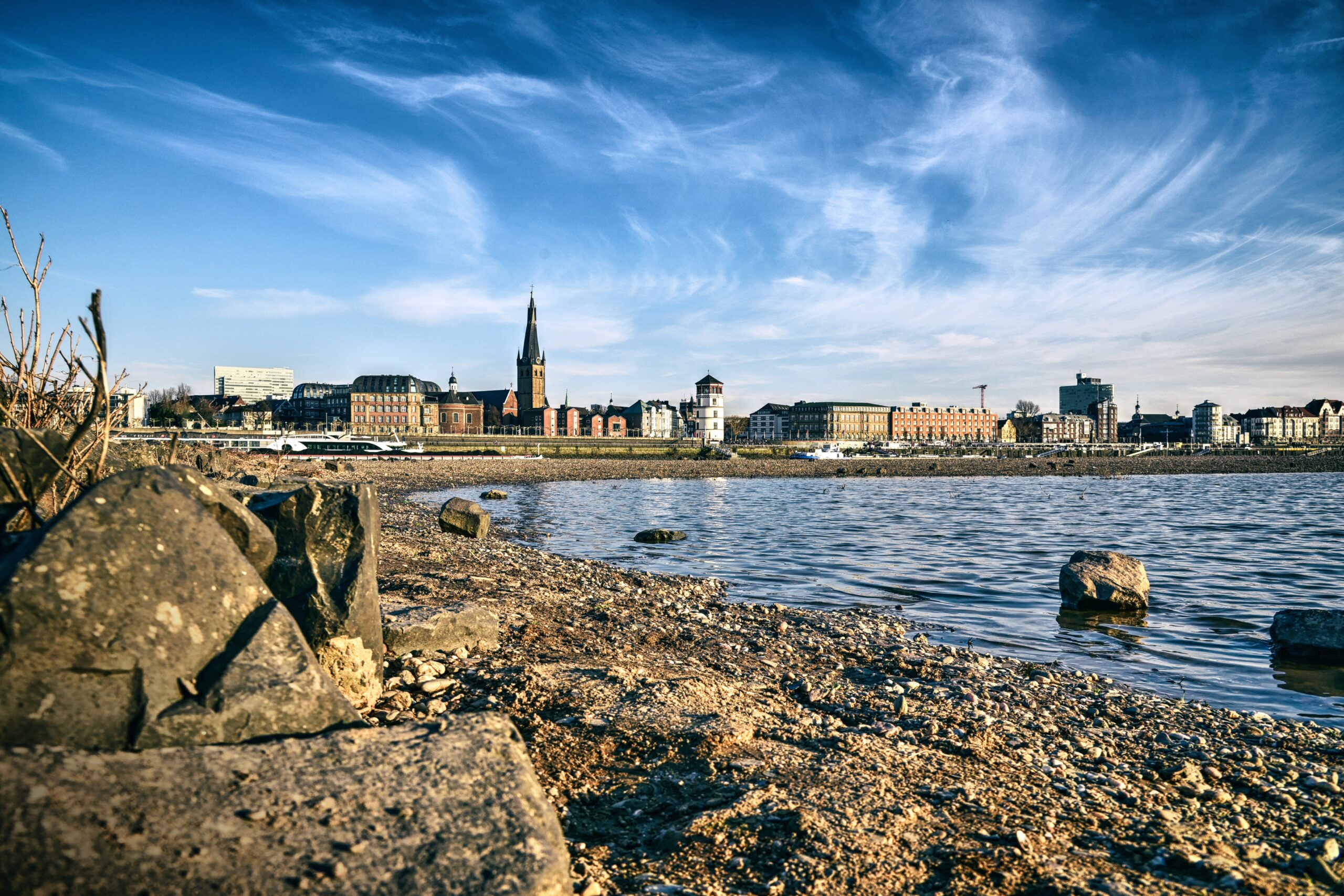Düsseldorf-Rheinufer